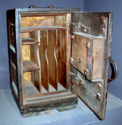 1841_Office_Safe_Kantoor_brandkast_historie_antique_strongbox_techniek_sleutelslot
